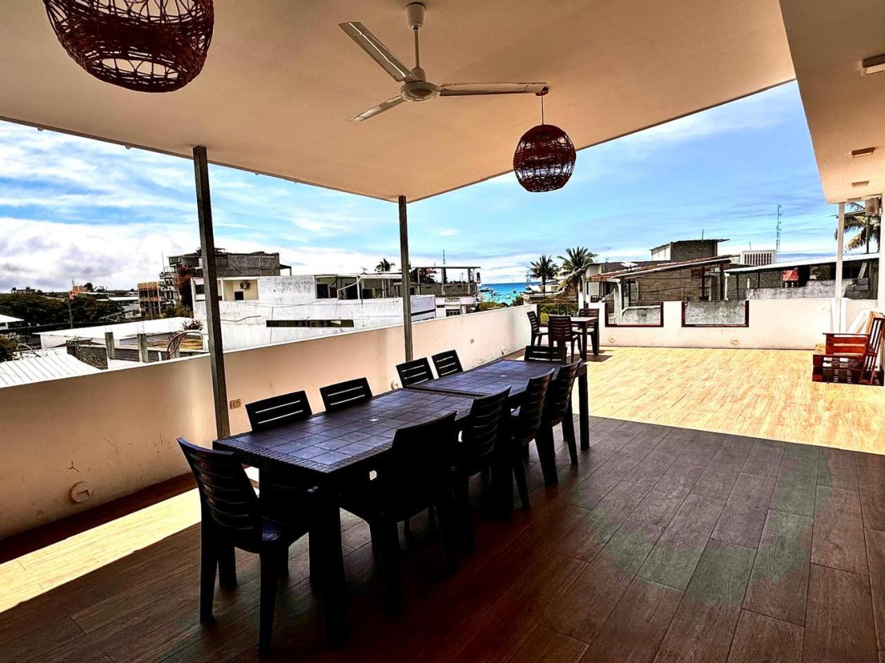 Hostal Muyuyo Puerto Ayora  Exterior photo